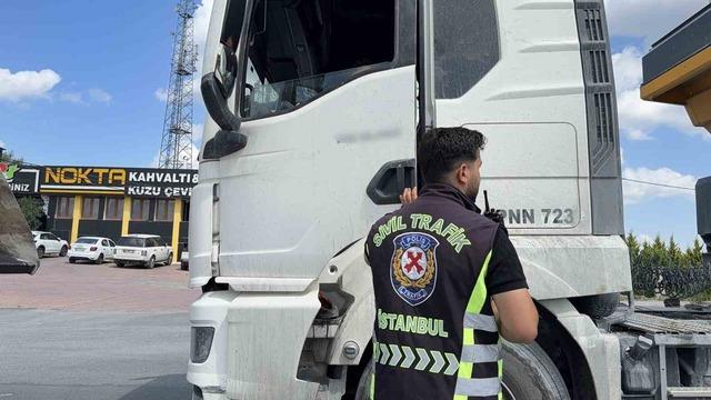 Arnavutk&ouml;y&rsquo;de hafriyat kamyonlarına sıkı denetim: 70 s&uuml;r&uuml;c&uuml; ve ara&ccedil; sahibine 701 bin lira ceza 2