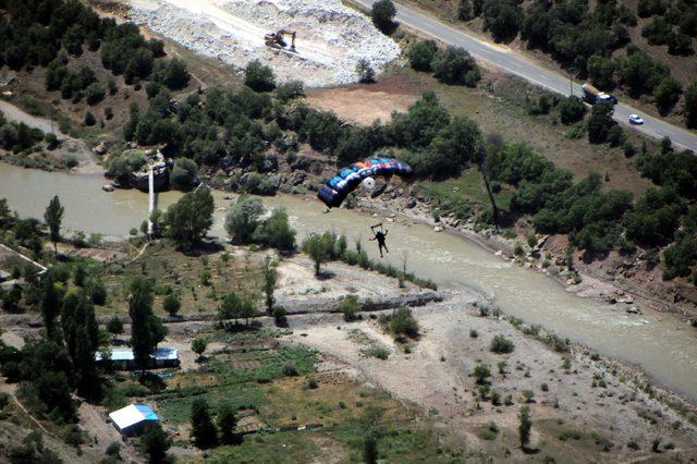 Tunceli de 500 metrelik u&ccedil;urumda nefes kesen atlayış 4