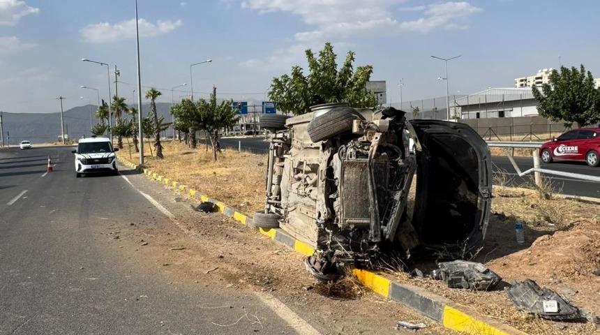 Cizre'deki trafik kazasında otomobil hurdaya d&ouml;nd&uuml; s&uuml;r&uuml;c&uuml;s&uuml; yaralandı