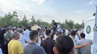 Diyarbakır’daki feci kazada ölen 5 kardeş ve 2 yeğen yan yana defnedildi