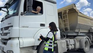 Arnavutk&ouml;y&rsquo;de hafriyat kamyonlarına sıkı denetim