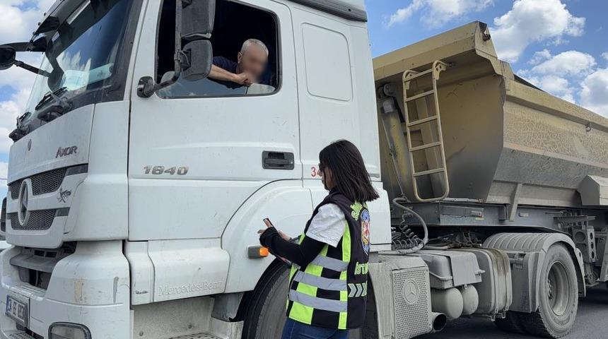 Arnavutk&ouml;y&rsquo;de hafriyat kamyonlarına sıkı denetim