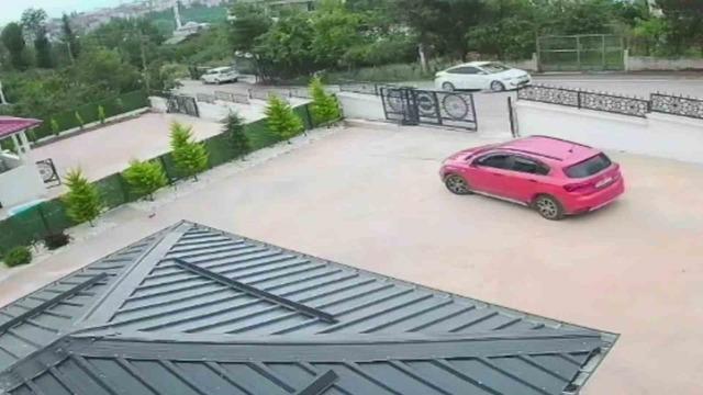 K&ouml;peğe &ccedil;arpan s&uuml;r&uuml;c&uuml; ka&ccedil;tı, 10 yaşındaki kız baygınlık ge&ccedil;irdi 1