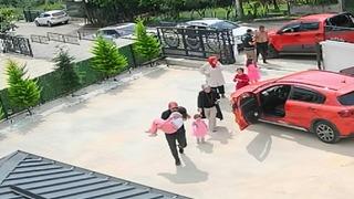 Köpeğe çarpan sürücü kaçtı, 10 yaşındaki kız baygınlık geçirdi