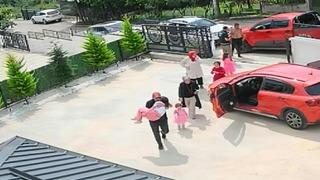 Köpeğe çarpan sürücü kaçtı, 10 yaşındaki kız baygınlık geçirdi