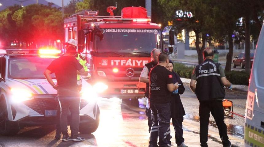 Devrilen motosiklet s&uuml;r&uuml;c&uuml;s&uuml; otob&uuml;s&uuml;n altında kaldı: 1 &ouml;l&uuml;