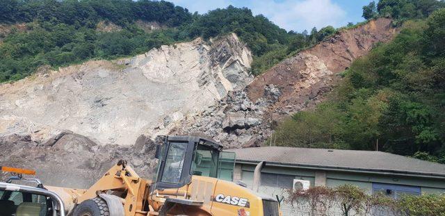 Taş ocağında patlatma heyelana neden oldu: 2'si asker, 3 ağır yaralı