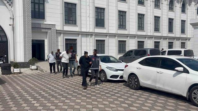 Kocaeli&rsquo;de parktaki cinayete ilişkin 3 ş&uuml;pheli tutuklandı 1