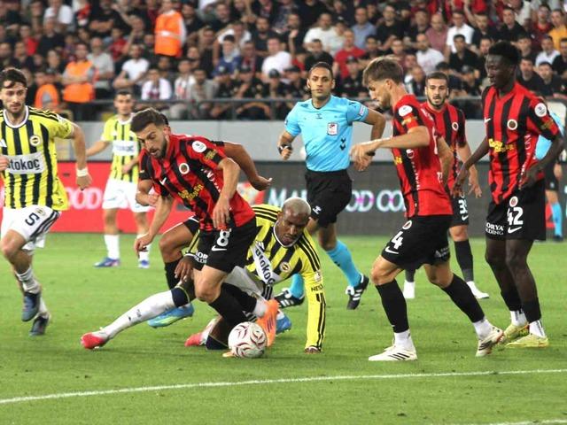 Fenerbah&ccedil;e sezona şokla başladı! Gen&ccedil;lerbirliği deplasmanında yıkım