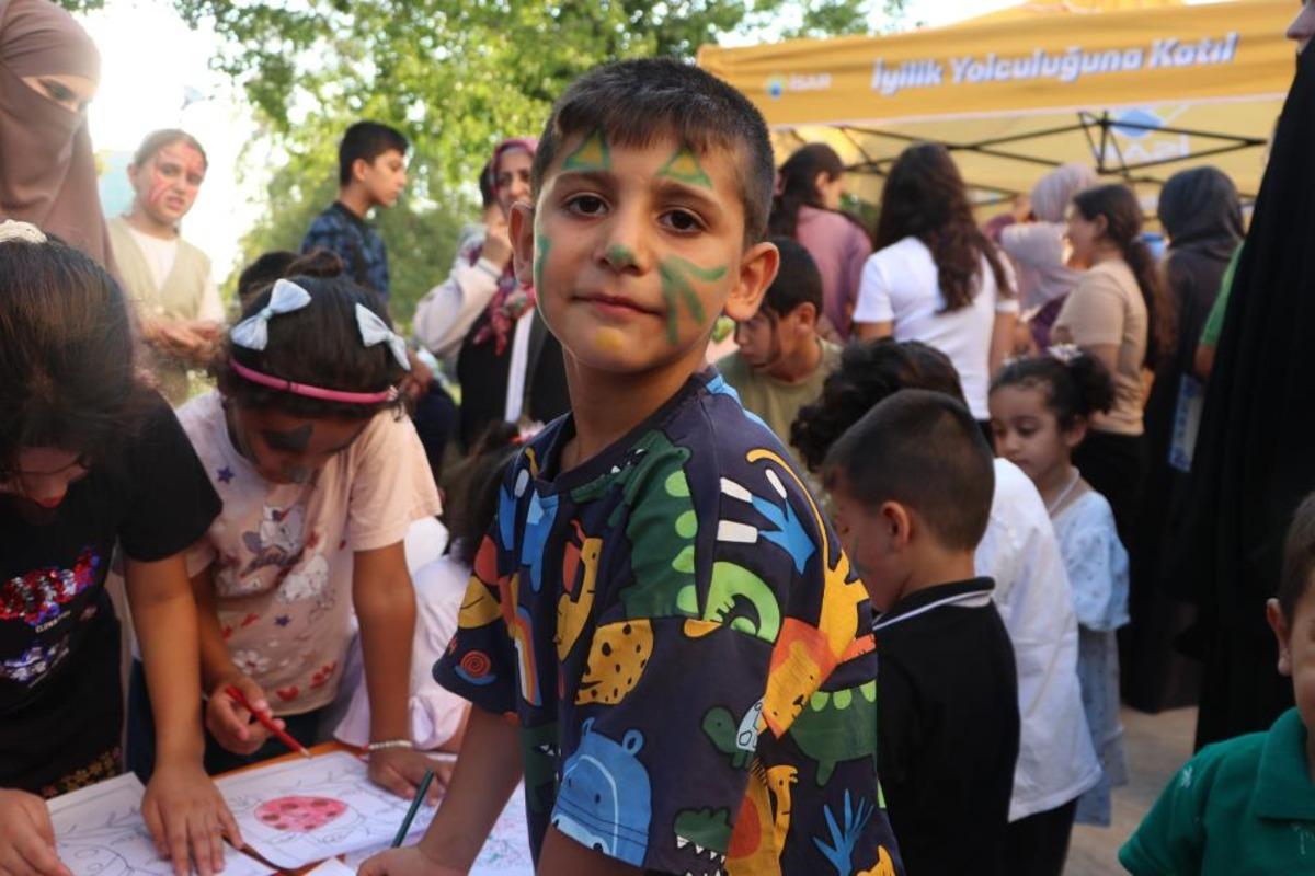 Adana&rsquo;da cami avlusu &ccedil;ocuklarla renklendi 3
