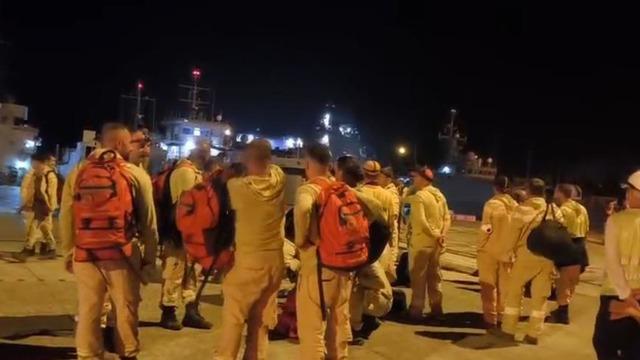 Marmaris'te arazözler çıkarma gemileriyle bölgeye gidiyor