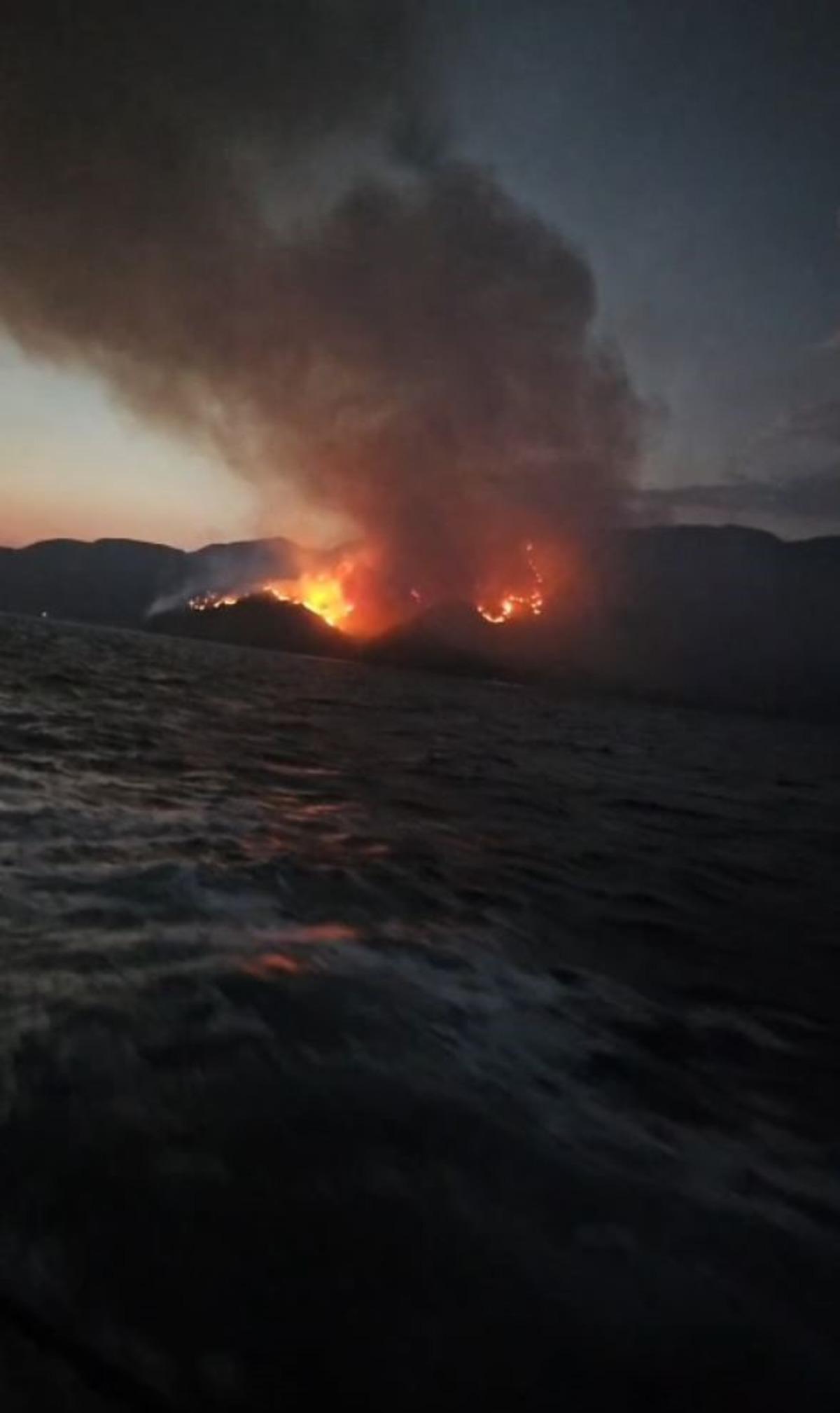 Marmaris te araz&ouml;zler &ccedil;ıkarma gemileriyle b&ouml;lgeye gidiyor 3