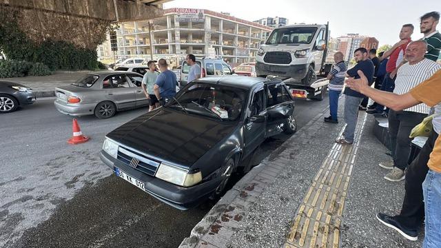 Kavşakta otomobil ile kamyonet çarpıştı: 1 yaralı