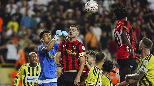 İrfan Can'dan Fenerbah&ccedil;e'ye karşı &ccedil;ılgın performans!