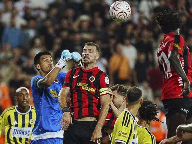 İrfan Can'dan Fenerbah&ccedil;e'ye karşı &ccedil;ılgın performans!