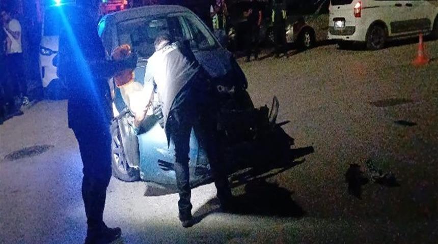 Otomobil ile &ccedil;arpışan motosikletin s&uuml;r&uuml;c&uuml;s&uuml; ağır yaralandı