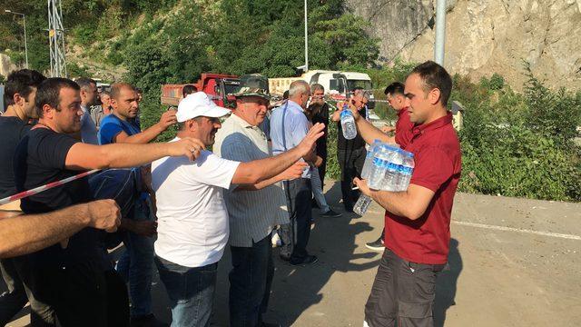 Taş ocağında patlatma heyelana neden oldu: 2'si asker, 3 ağır yaralı (2)