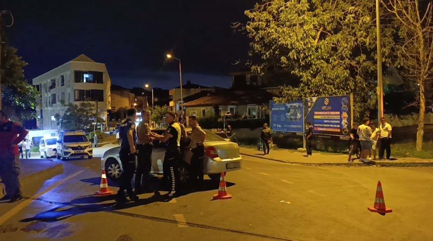 Otomobilin &ccedil;arptığı yaşlı kadın hayatını kaybetti