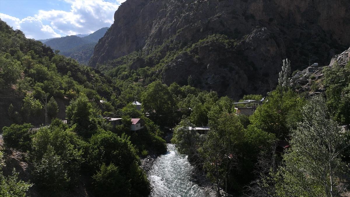 Kanyonun arasında gelir kapısı buldular  Halk fırsata &ccedil;eviriyor  1