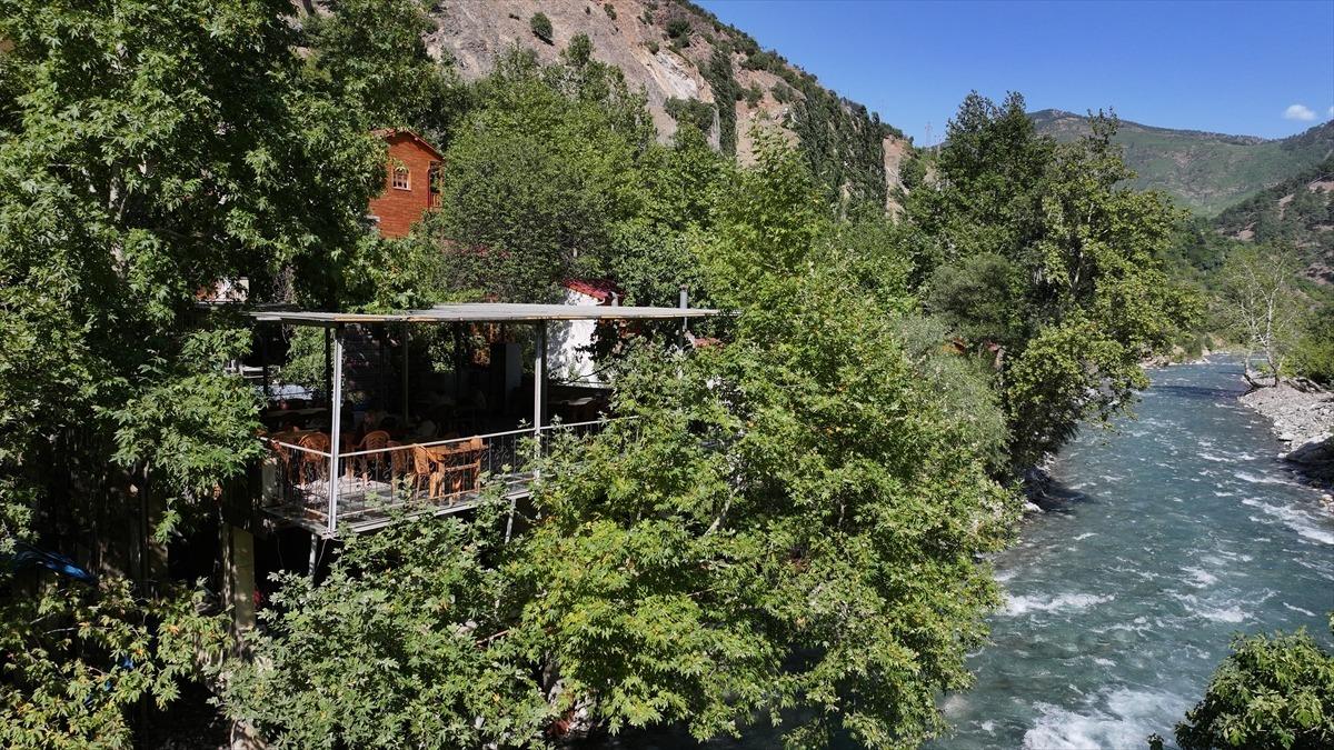Kanyonun arasında gelir kapısı buldular  Halk fırsata &ccedil;eviriyor  5
