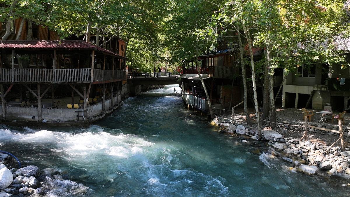 Kanyonun arasında gelir kapısı buldular  Halk fırsata &ccedil;eviriyor  6