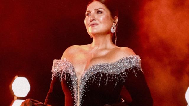 Sibel Can'ın siyah tarzı gündem oldu! Kıyafet fazla kilolu göstermiş yorumları yapıldı