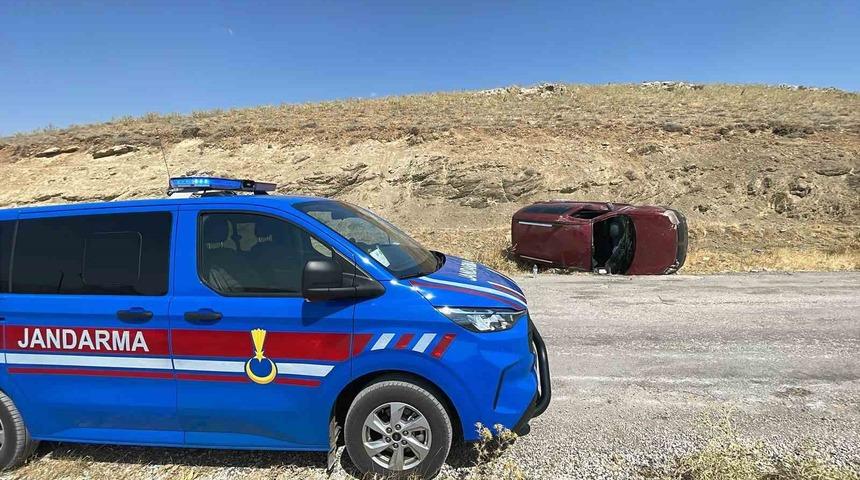 Karaman&rsquo;da hafif ticari ara&ccedil; devrildi: 1 yaralı