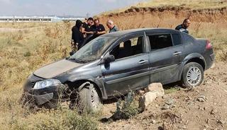 Eskişehir&rsquo;de kontrolden &ccedil;ıkan otomobil toprak alana girdi