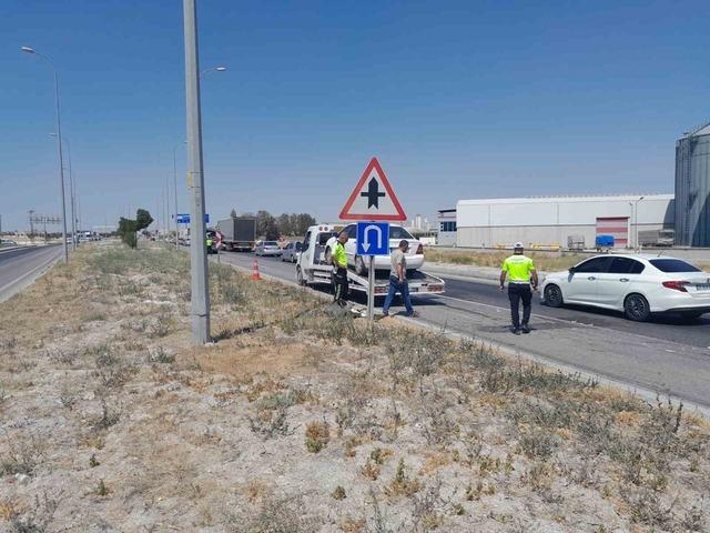 Karapınar&rsquo;da zincirleme trafik kazası: 9 yaralı 1