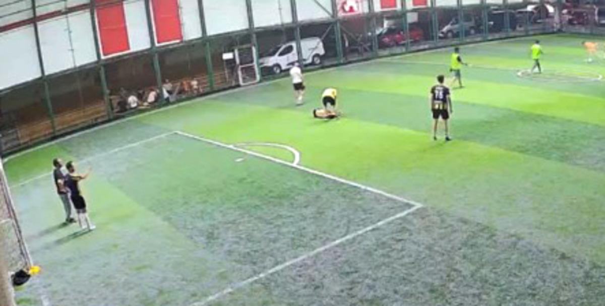 20 yaşındaki gencin halı sahada kahreden ölümü! 3