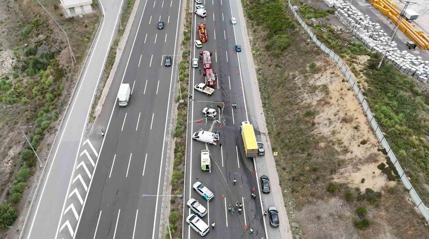 Son dakika | Kuzey Marmara Otoyolu'nda kaza: 1'i &ccedil;ocuk 3 &ouml;l&uuml;! Yolda kuyruk oluştu