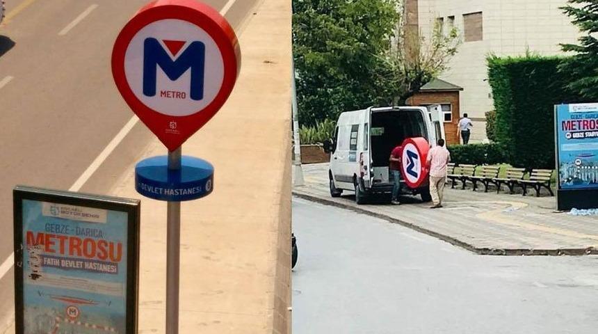 Gebze'deki metro tabelaları se&ccedil;imden sonra s&ouml;k&uuml;ld&uuml;
