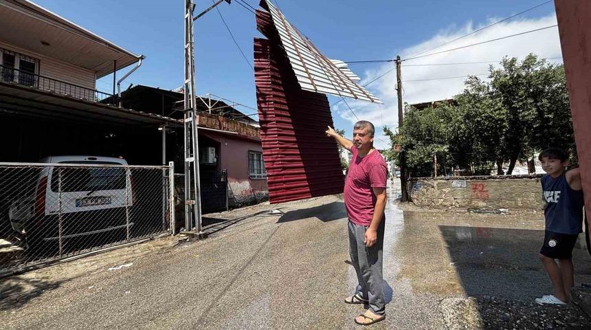 Ağustos ayında &ccedil;atı u&ccedil;tu, vatandaşlar o anı anlattı