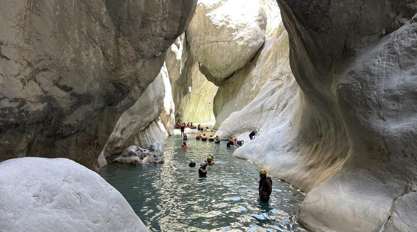 Turistlerin yeni g&ouml;zdesi oldu! Akın akın geliyorlar