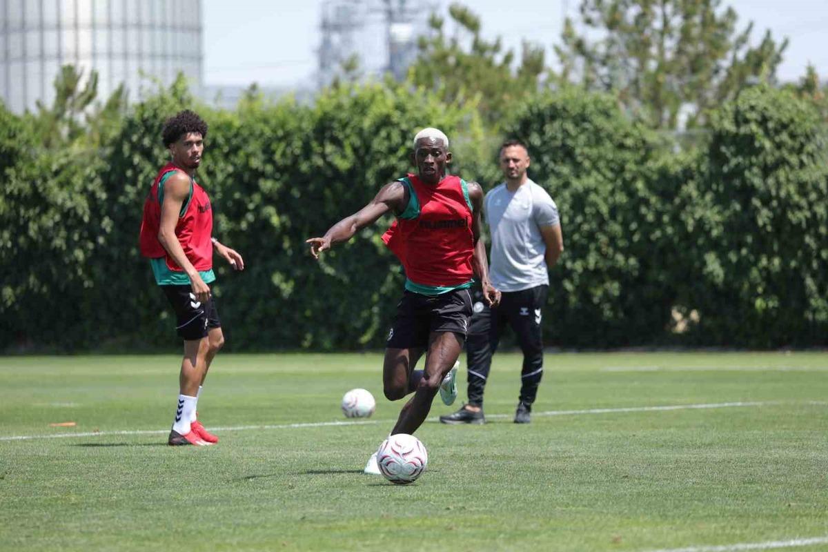 Konyaspor, Fenerbahçe maçı hazırlıklarını başladı 1