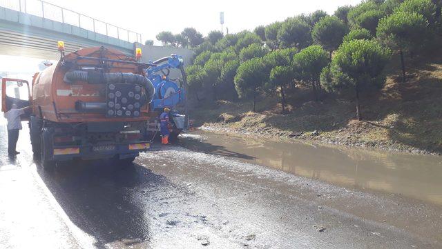 TEM'de yan yolu su bastı: Yoğunluk yaşanıyor