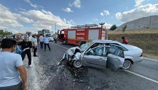 &Ccedil;orum'da otomobiller &ccedil;arpıştı: 7 yaralı