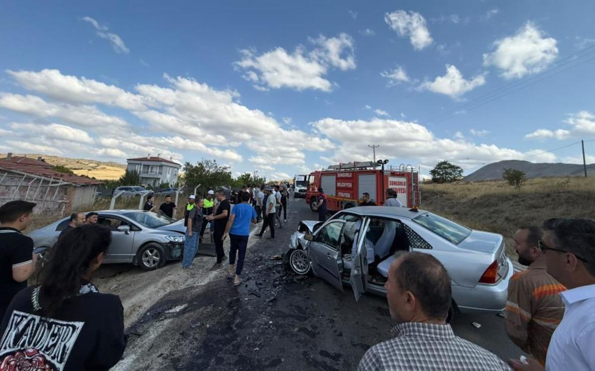 Çorum da otomobiller çarpıştı: 7 yaralı 1