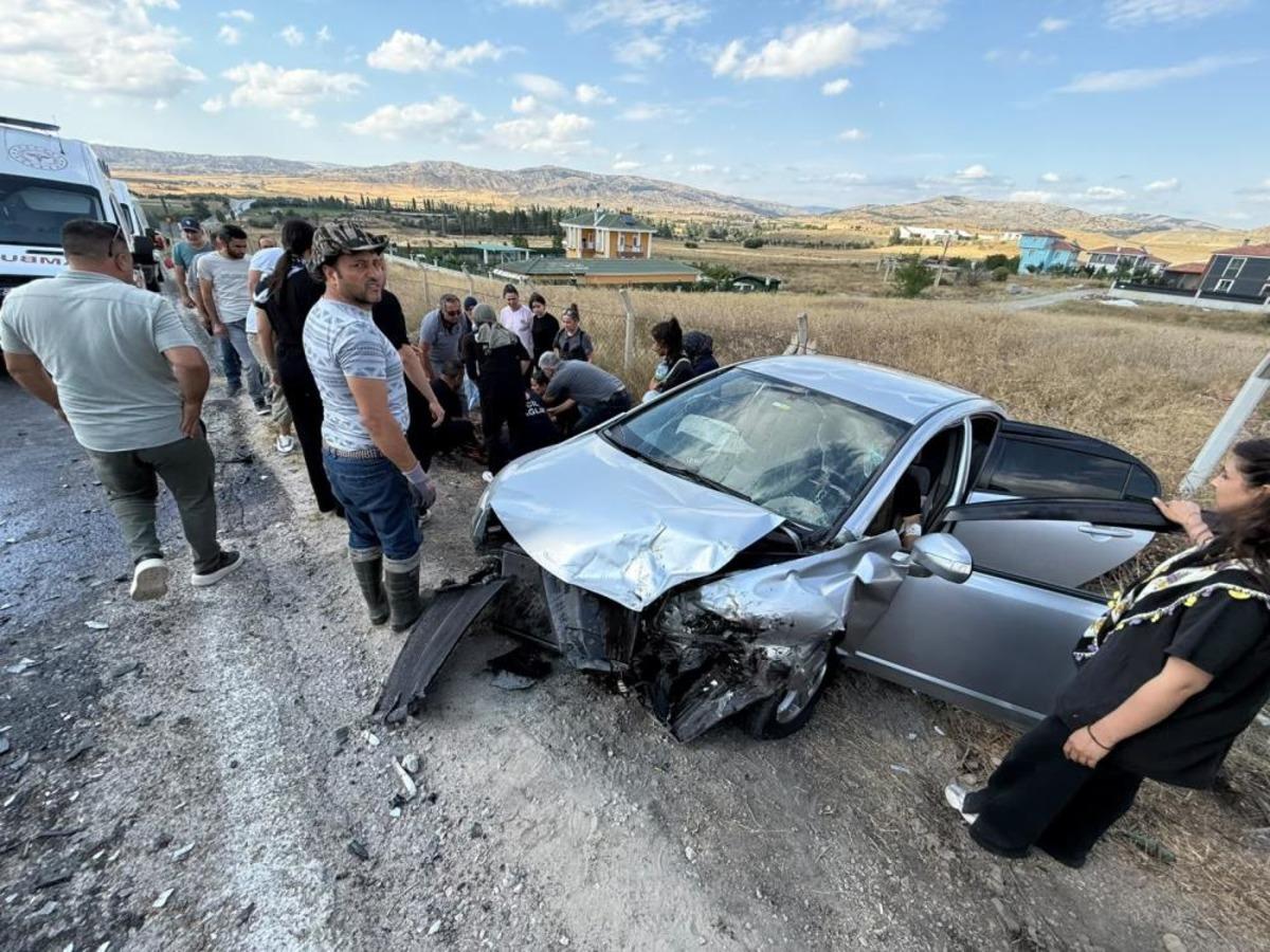Çorum da otomobiller çarpıştı: 7 yaralı 2