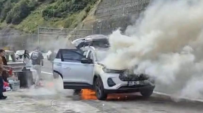 Cip Bolu Dağı T&uuml;neli girişinde alev topuna d&ouml;nd&uuml;