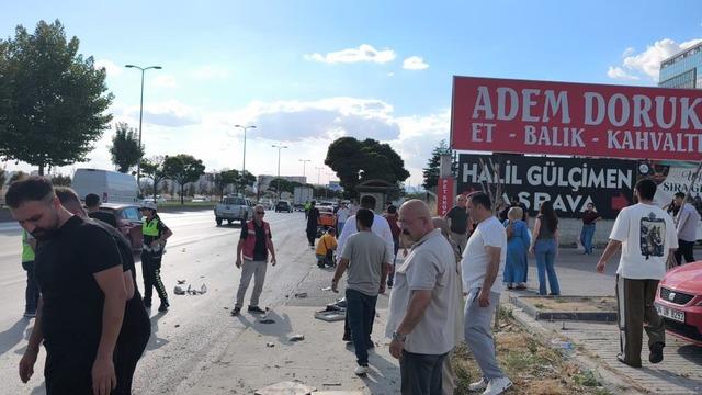 Ankara'da otomobil motosikletle çarpıştı: 2 yaralı