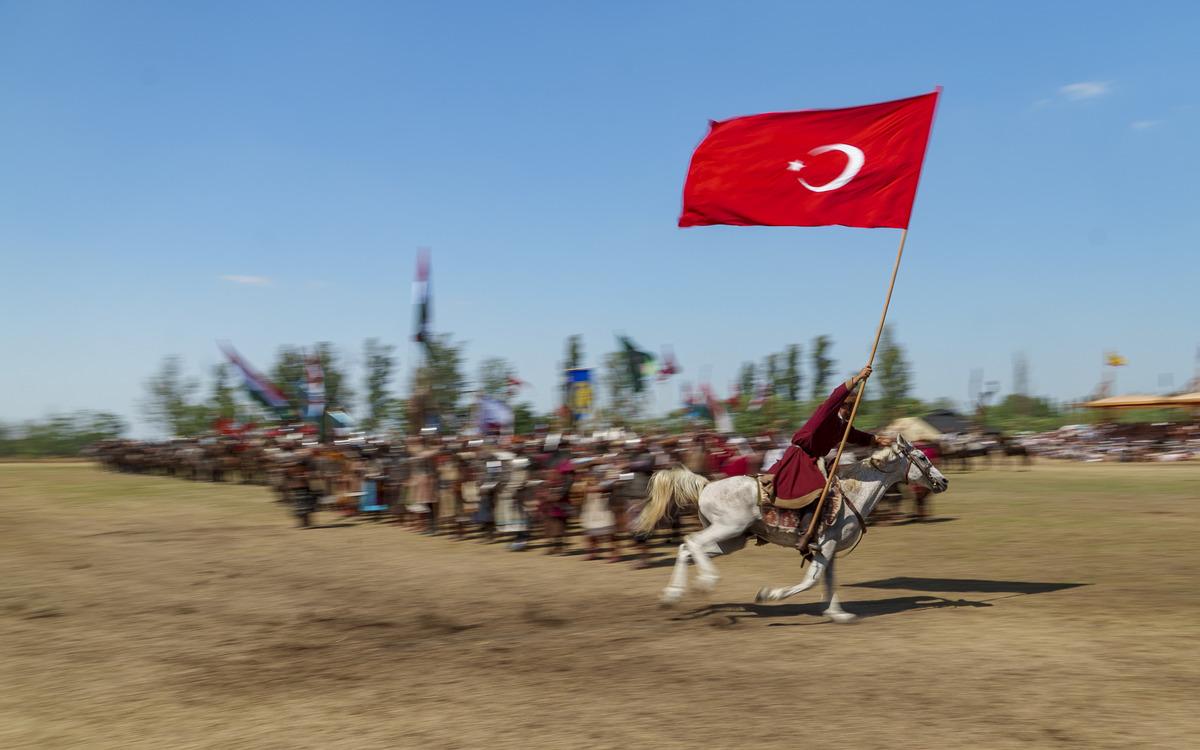 D&uuml;nyanın d&ouml;rt bir yanından akın ettiler! B&uuml;y&uuml;k Hun-T&uuml;rk Kurultayı yoğun ilgi g&ouml;rd&uuml; 2