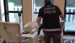"T&uuml;rkiye&rsquo;yi satın alırım" s&ouml;zleriyle u&ccedil;akta olay &ccedil;ıkartmıştı! Evinde uyuşturucu bulundu