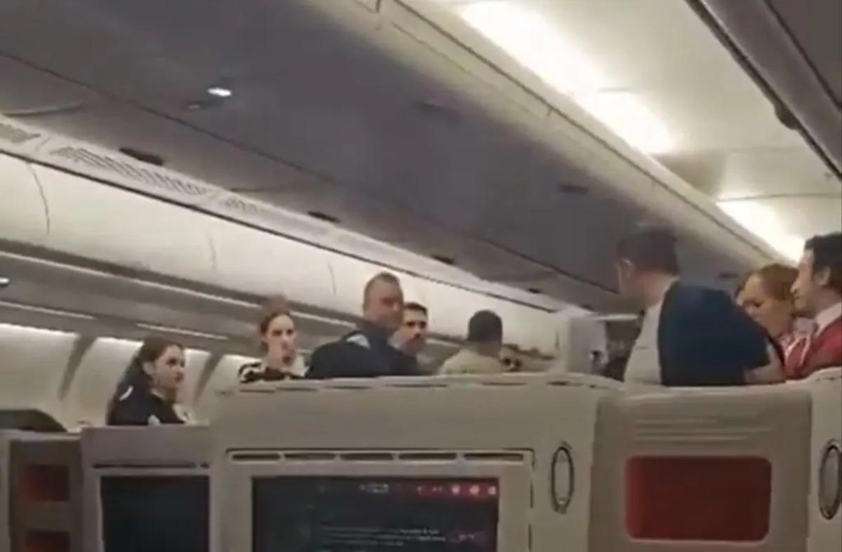 "Türkiye’yi satın alırım" sözleriyle uçakta olay çıkartmıştı! Evinde uyuşturucu bulundu 4