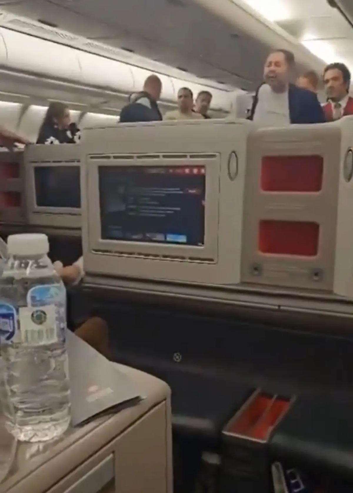 "Türkiye’yi satın alırım" sözleriyle uçakta olay çıkartmıştı! Evinde uyuşturucu bulundu 5