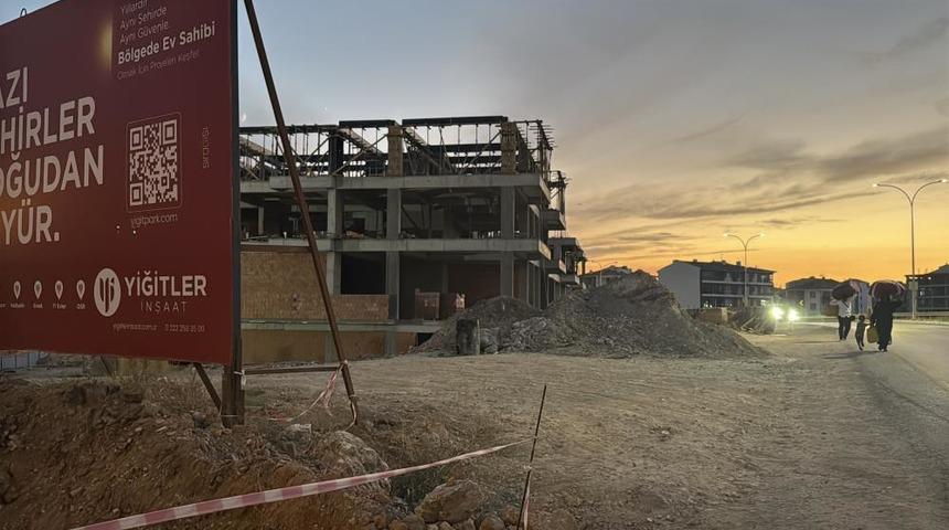 Eskişehir'de inşaattan d&uuml;şen kalıp ustası hayatını kaybetti