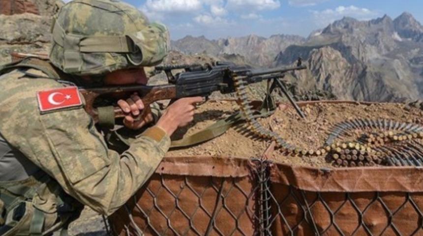 Son dakika! Bitlis'te ter&ouml;ristlere b&uuml;y&uuml;k darbe! İ&ccedil;işleri Bakanlığı duyurdu