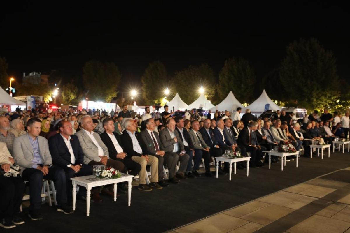 Marmara Depremi nde hayatını kaybedenler Sakarya da anıldı 2