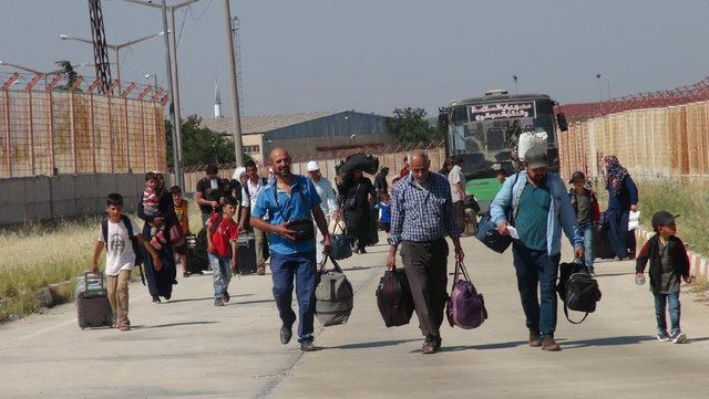 Bayram ziyaretine giden Suriyelilerin dönüşü sürüyor