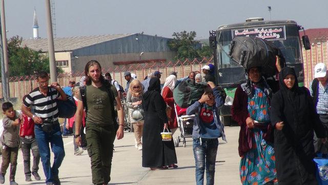Bayram ziyaretine giden Suriyelilerin dönüşü sürüyor